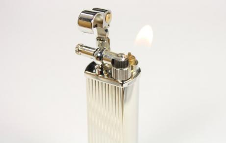 Pearl Bolbo Pfeifenfeuerzeug chrom Streifen